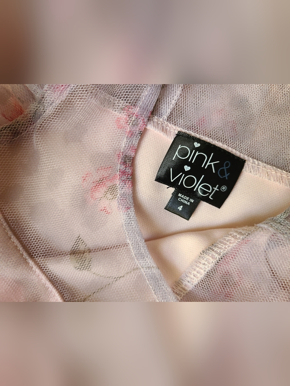 Size 4 - Picture 3 of 7